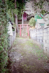 路地裏の鳥居