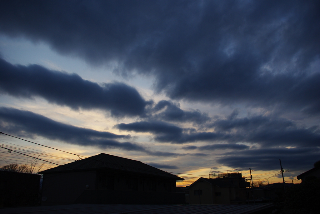 暗雲？