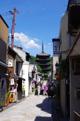 石畳と塔