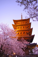 金色の塔