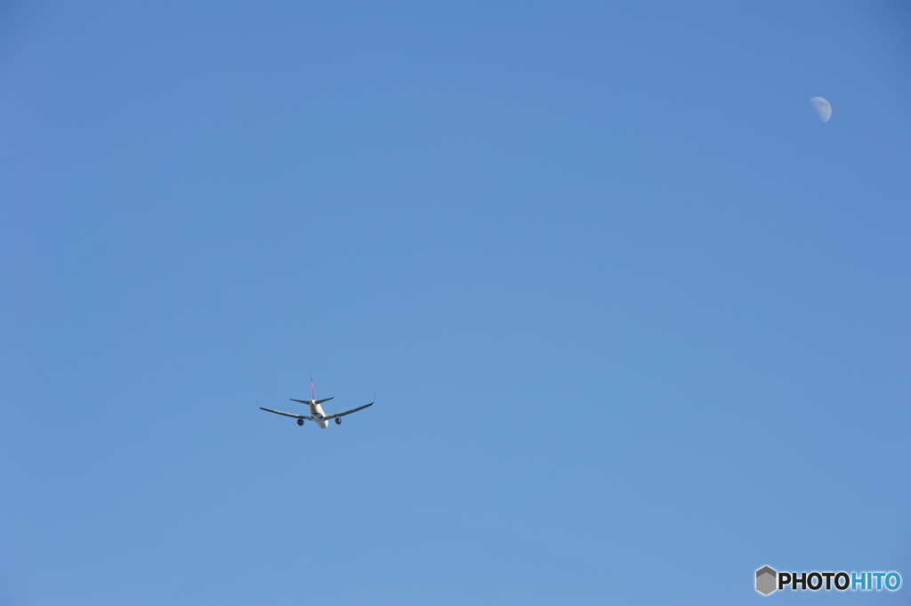 月と飛行機