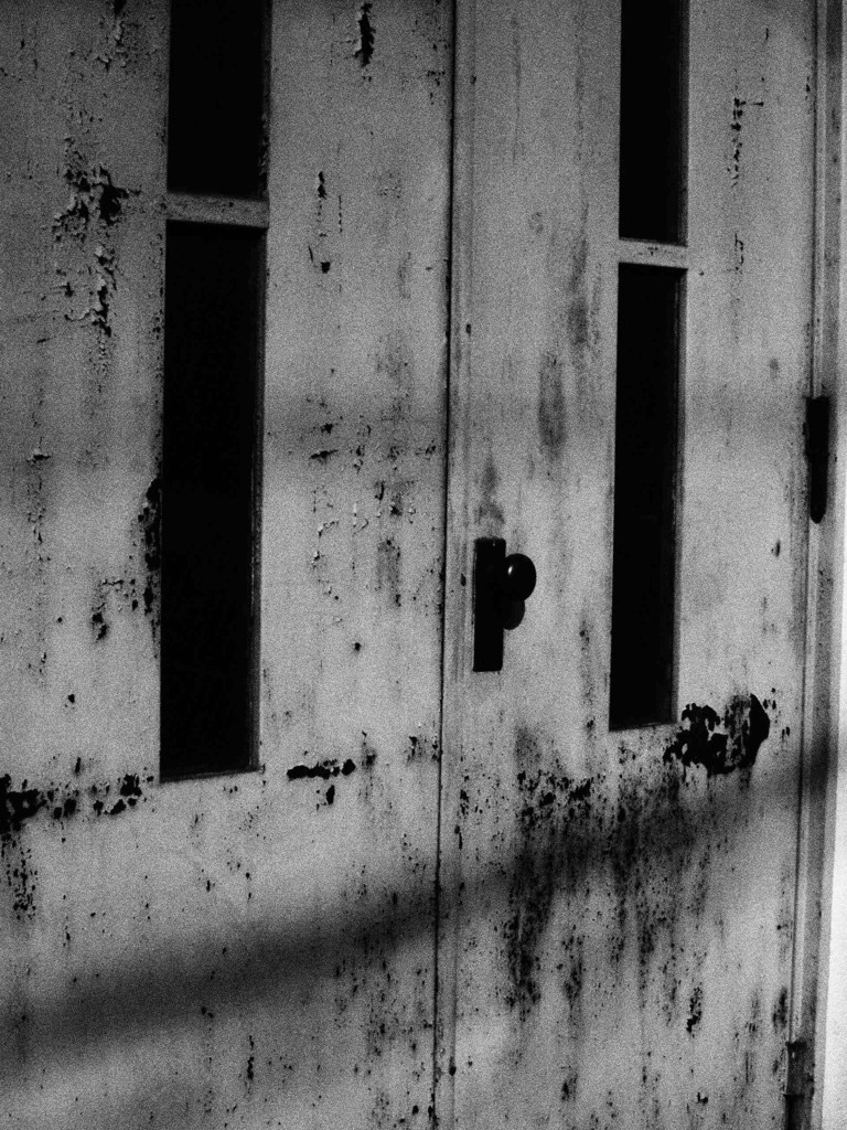 扉　Scene01