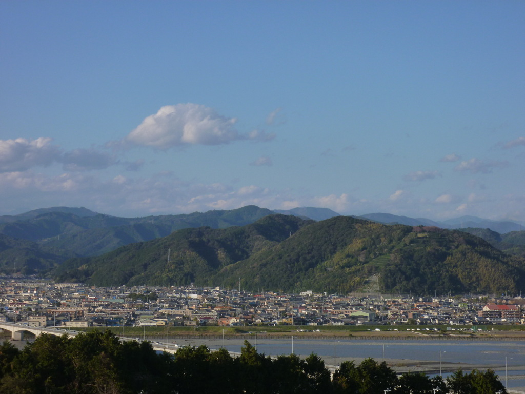 空と山と川