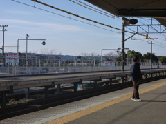 電車が来る