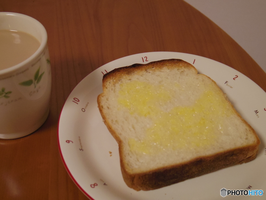 カフェオレとトースト