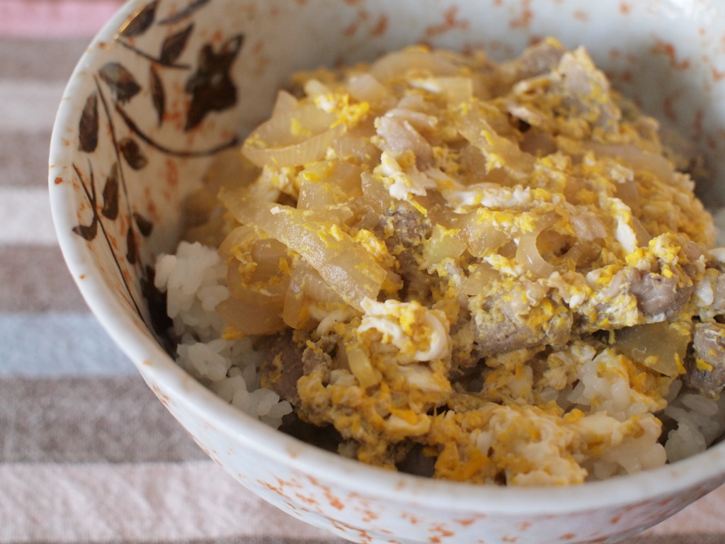 つゆだくのもち豚玉子丼