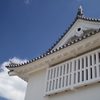 青空、白い雲と備中櫓