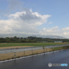 雨上がりの道で