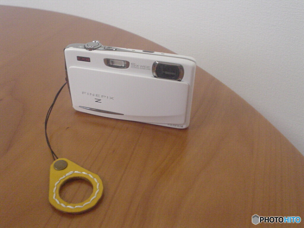 FINEPIX Z950EXR with 姫路本革フィンガーストラップ