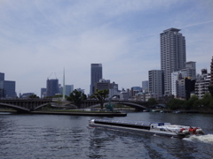 水上バスと天神橋