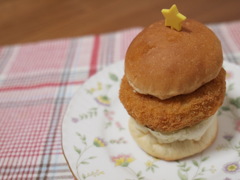 チーズコロッケバーガー