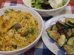 キムチチャーハン、ホタルイカとズッキーニの炒めもの、豆腐サラダ