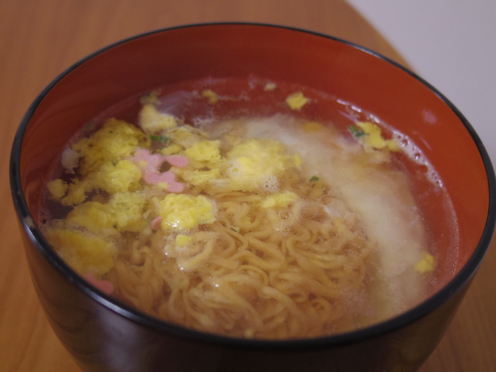 おわんで食べるチキンラーメン