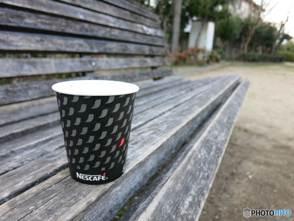 コーヒーとベンチ