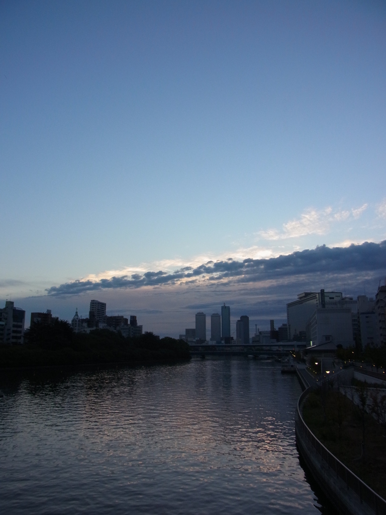 天満橋の空