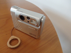 Cyber-shot DSC-F77 with wacca wood strap