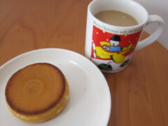 今川焼とホットカフェオレ