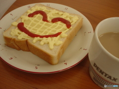 チーズマヨトーストとホットコーヒー