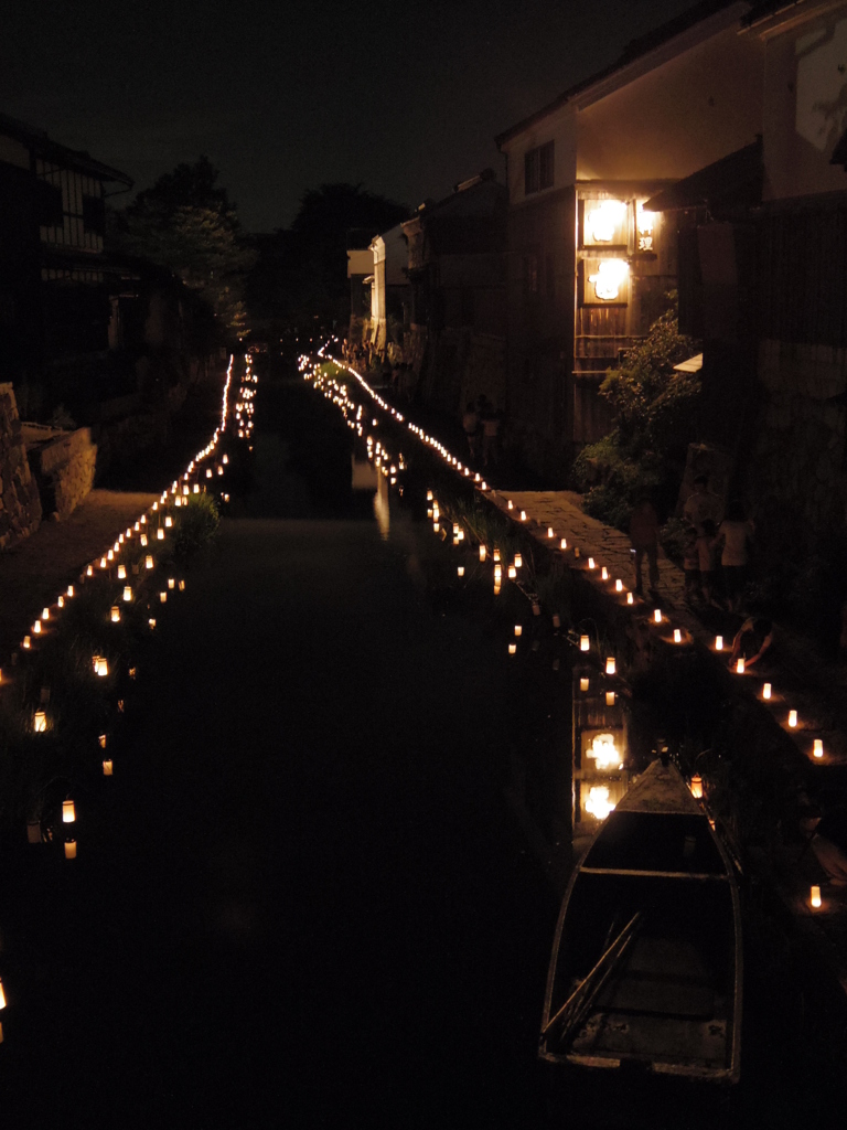 八幡堀の灯りと舟