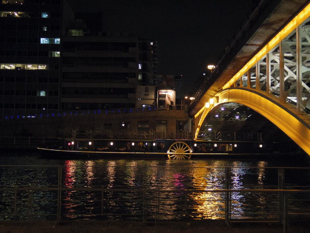 ひまわり号と天神橋