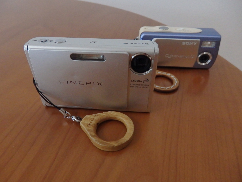 FINEPIX Z3 & Cyber-Shot U