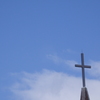 青空の下の十字架