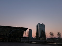 夕暮れのスカイビル