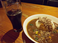 アイスコーヒーと夏野菜キーマカレー