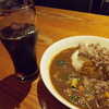 アイスコーヒーと夏野菜キーマカレー