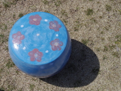 花の陶器の椅子
