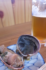 焼きおく貝と生ビール