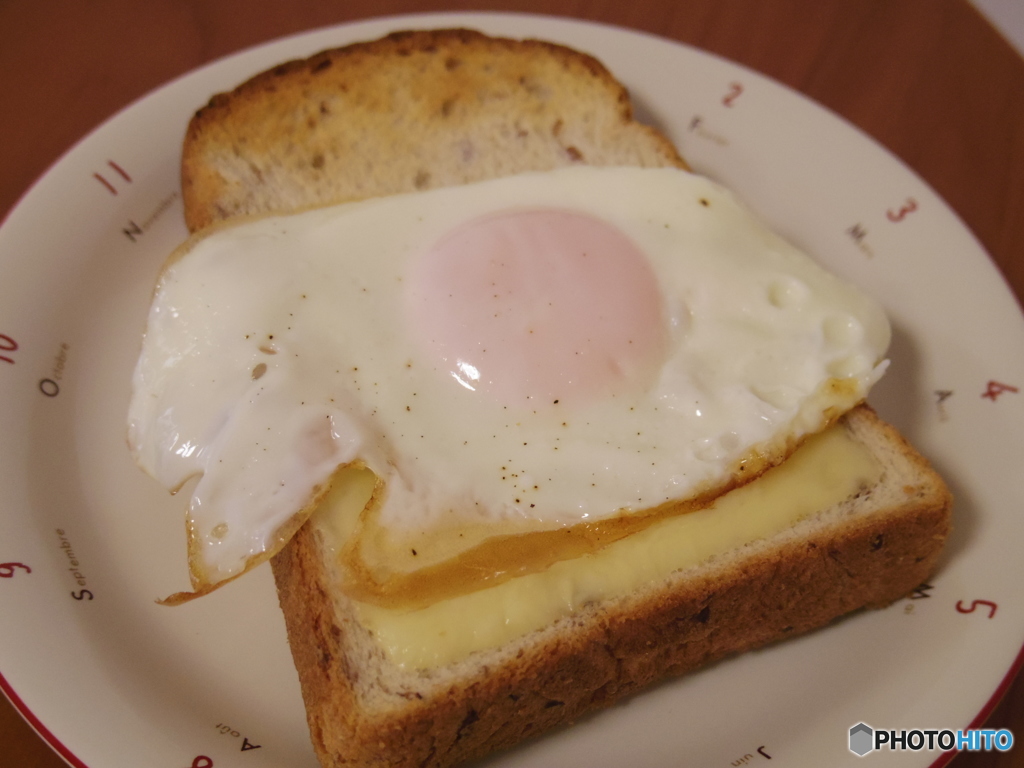 目玉焼きトースト