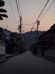 當麻寺参道の夕暮れ