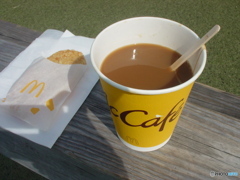 McCafeと白い小鳥