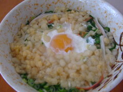 チキンラーメン　月見ねぎ天かすカニカマを添えて