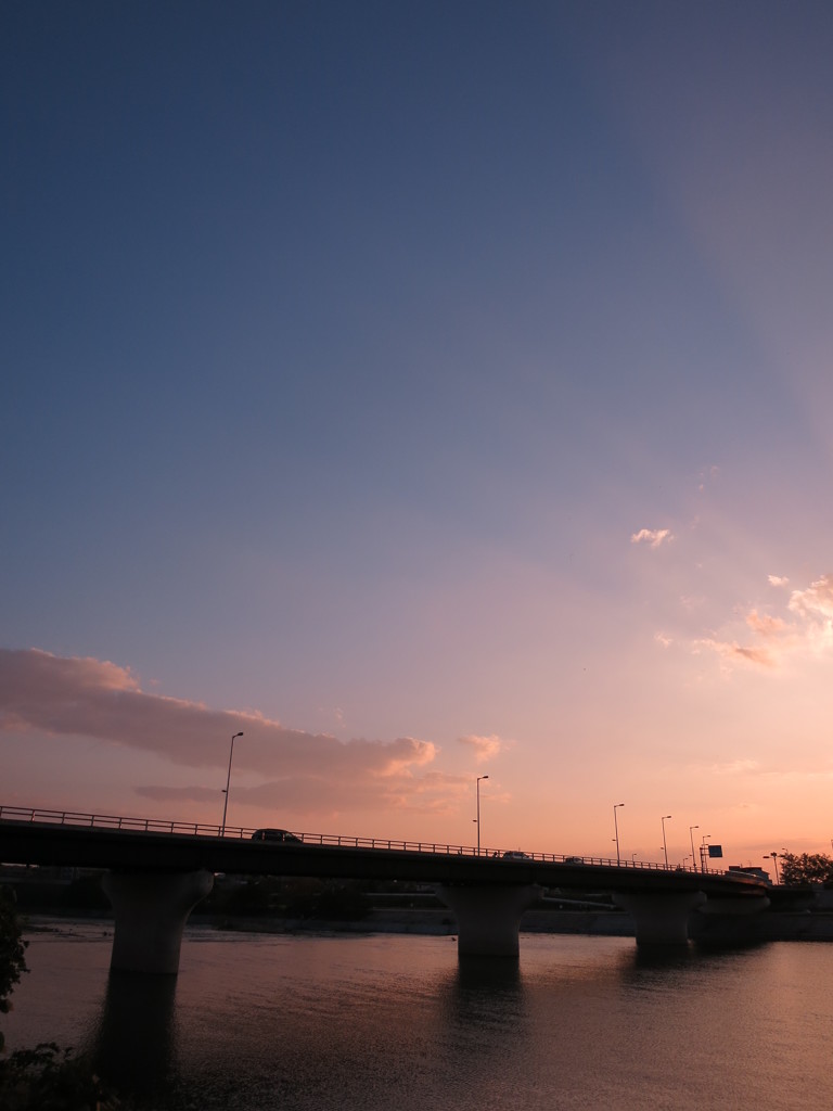 染まる夕空と武庫川