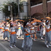 傘踊りの行列