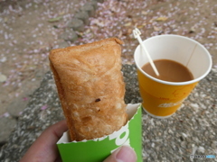 アップルパイ、コーヒーと桜