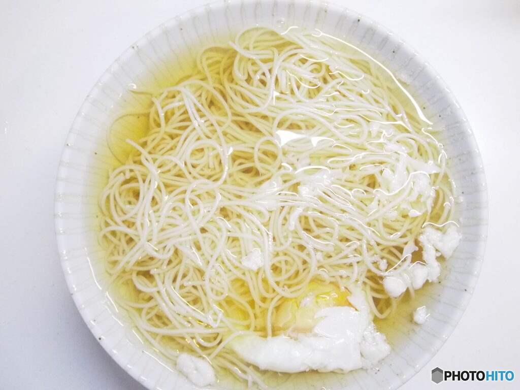 日曜の朝の月見にゅうめん