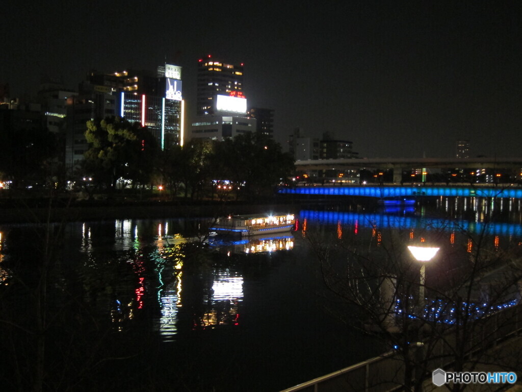 屋形船と天満橋