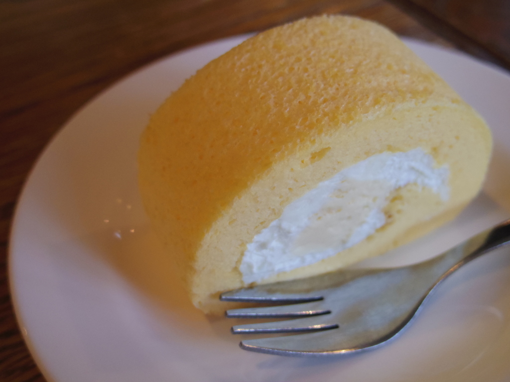 チーズクリームロールケーキ