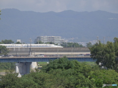 新幹線、武庫川を渡る