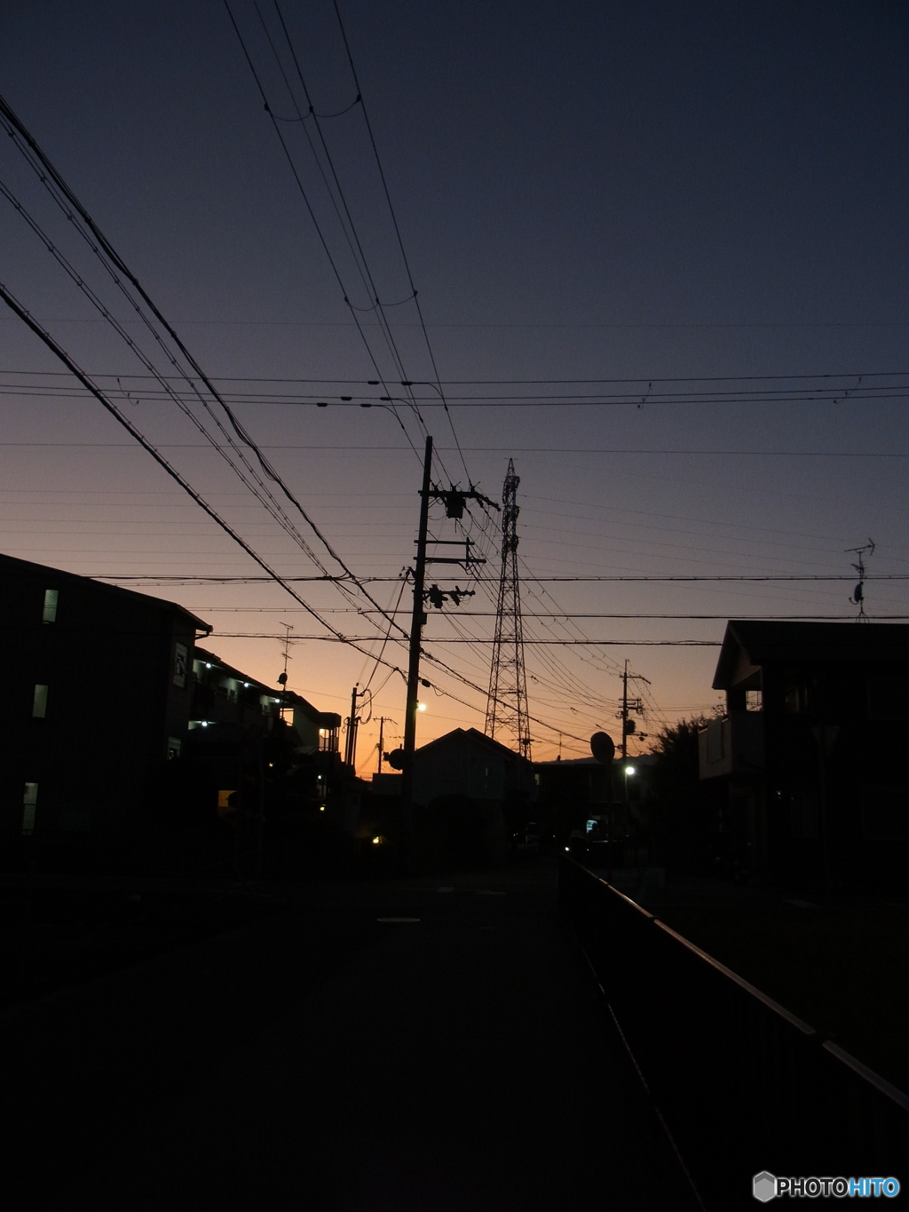 日暮れの鉄塔