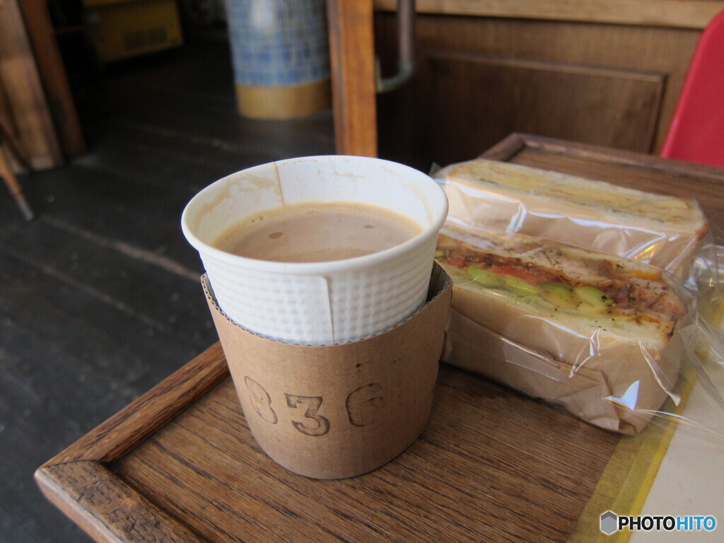 コーヒーとサンドイッチ
