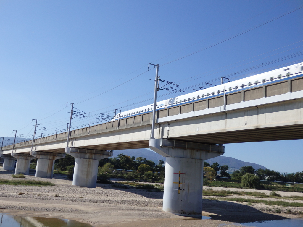 青空と新幹線