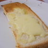 トーストに　チーズたっぷり　春の朝