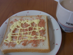 たらこマヨネーズトーストとホットコーヒー