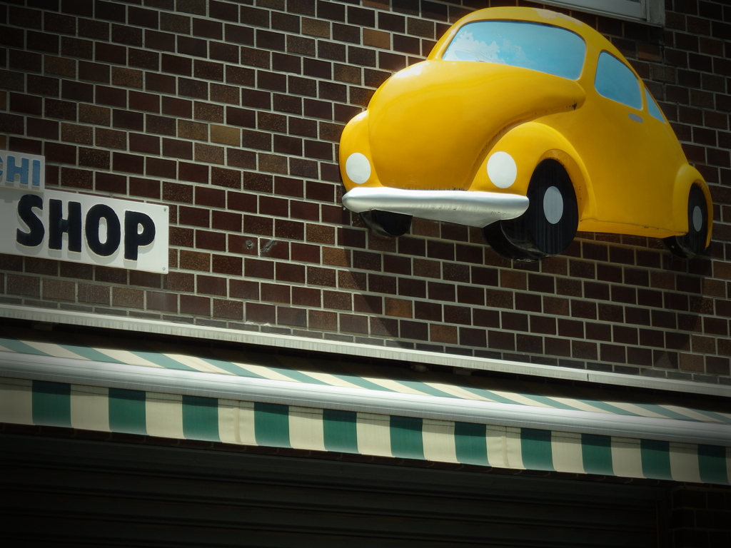 YELLOW WAGEN