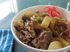 海軍の肉じゃが丼