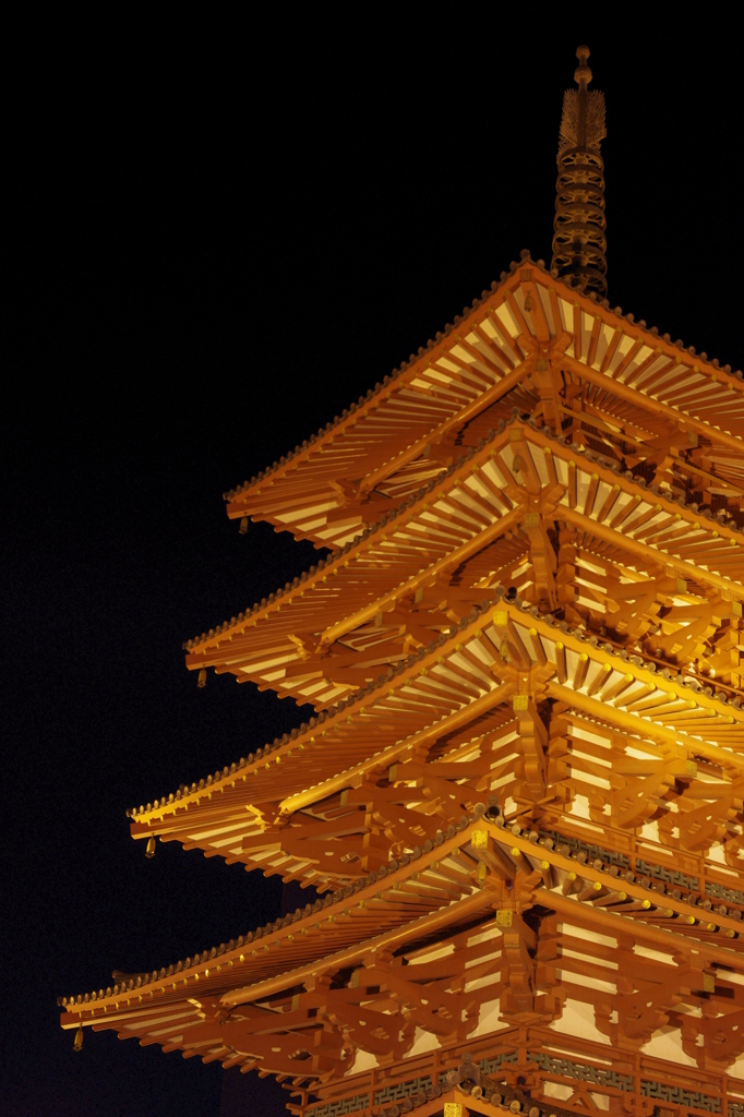 夜空の五重塔